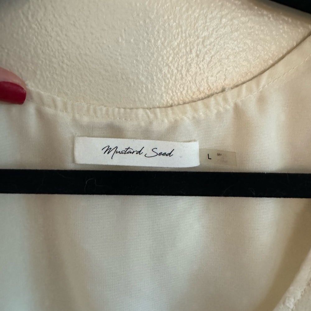 Elegant White Ruffled Blouse - Picture 4 of 4